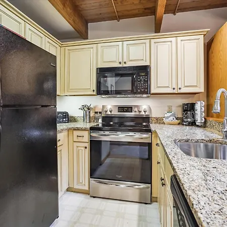 Comfortable Highridge C7 One Bedroom Plus Loft With Fireplace And Hot Tub Access